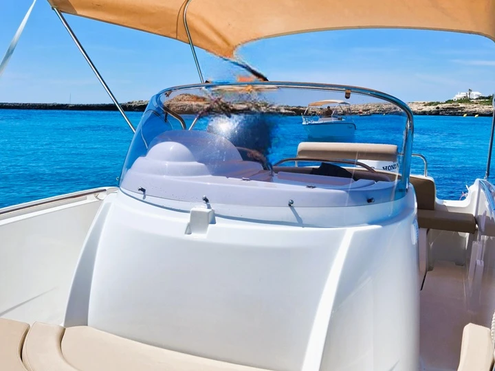 Bateau à moteur à louer à Ciutadella de Menorca au meilleur prix