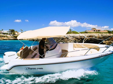 Location Bateau à moteur Polyester Yacht avec permis