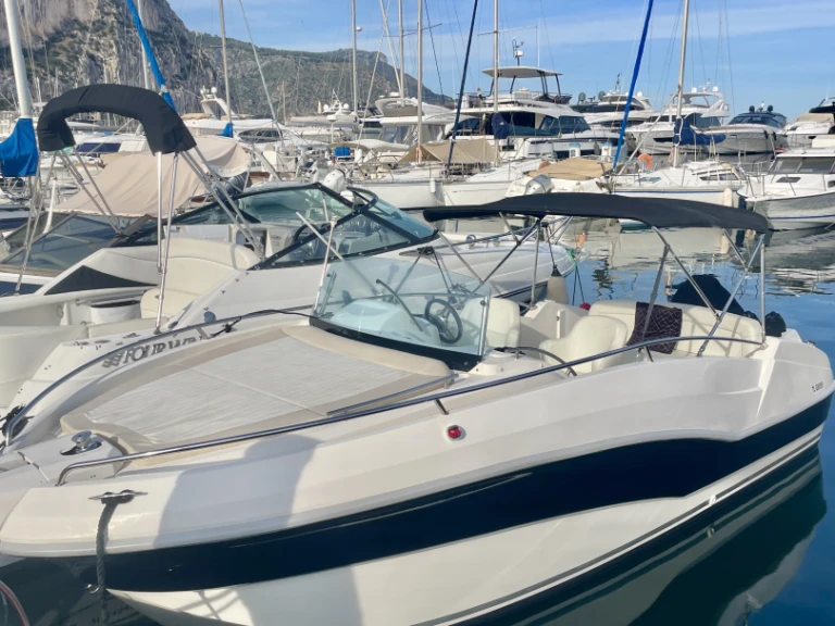 Location Bateau à moteur Rio avec permis
