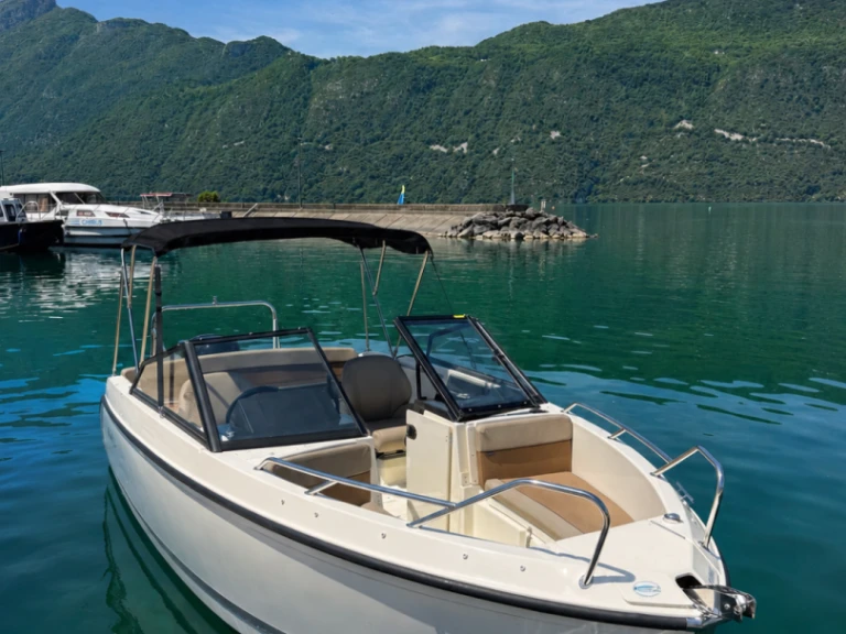Bateau à moteur à louer à Aix-les-Bains au meilleur prix