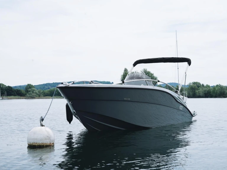 Louer Bateau à moteur avec ou sans skipper Clear à Angera