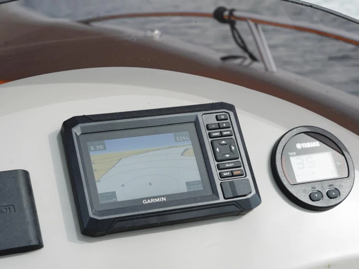 Bateau à moteur à louer à Angera au meilleur prix