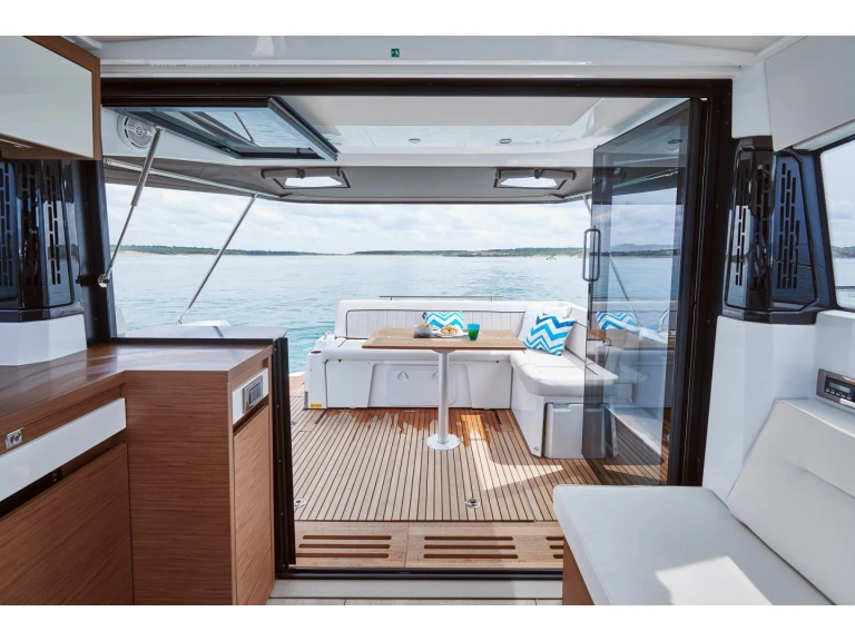 Location à Naples - Jeanneau NC 37 sur SamBoat