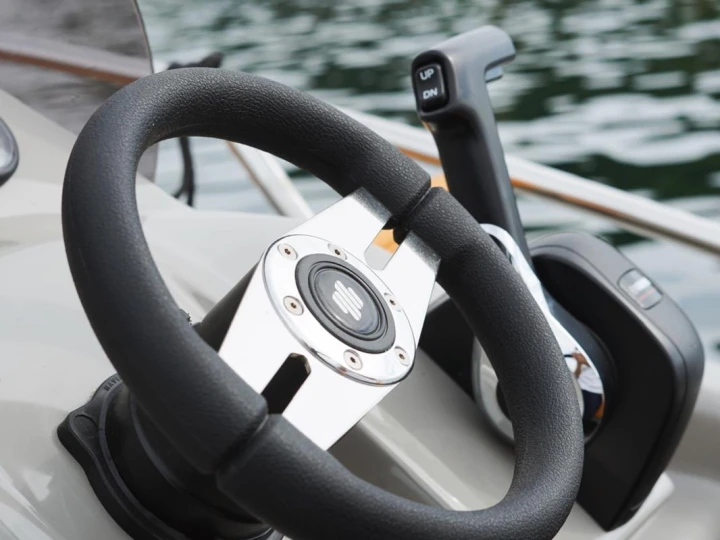 Location bateau Angera pas cher Aries Open L