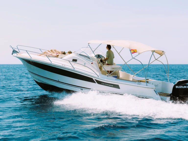 Louer Bateau à moteur avec ou sans skipper Jeanneau à Cala en Bosch