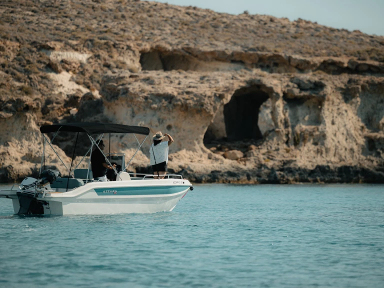 Bateau à moteur à louer à Órmos Makry-Gialoú au meilleur prix