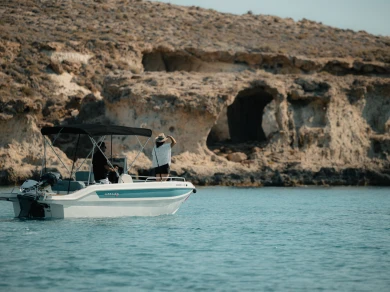 Motorboat to hire Órmos Makry-Gialoú at the best price