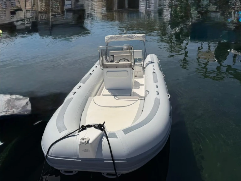 Louez un Capelli Tempest 630 à Port du Lavandou