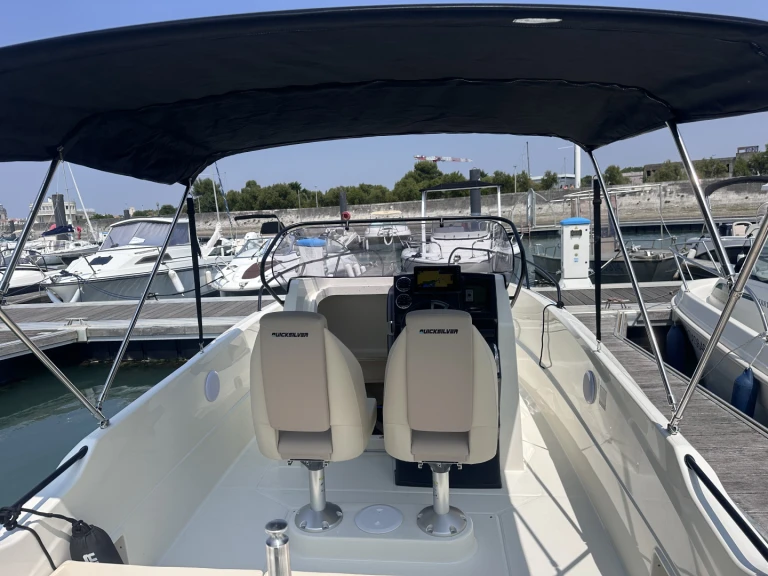 Bateau à moteur à louer à La Rochelle au meilleur prix