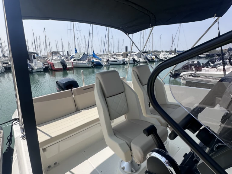 Quicksilver 705 Open a louer à La Rochelle