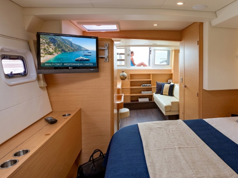 Location bateau Lagoon Lagoon 620 (3 cab) à Castellammare di Stabia sur Samboat