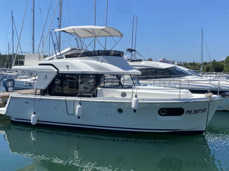 Louez un Bénéteau Swift Trawler 35 à Pula