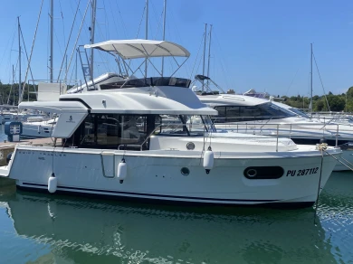 Hire a Bénéteau Swift Trawler 35 Pula