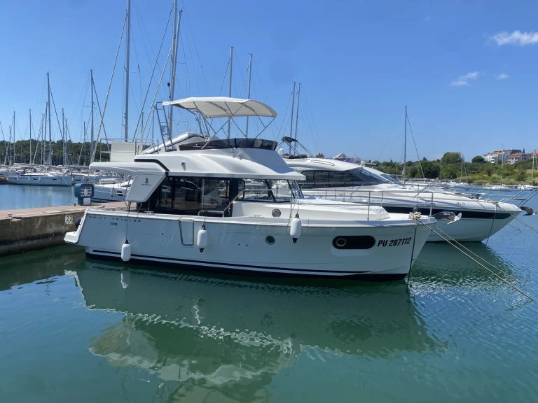 Location bateau Pula pas cher Swift Trawler 35