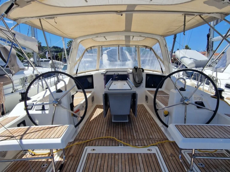 Location bateau Bénéteau Oceanis 41.1 à Gouviá sur Samboat