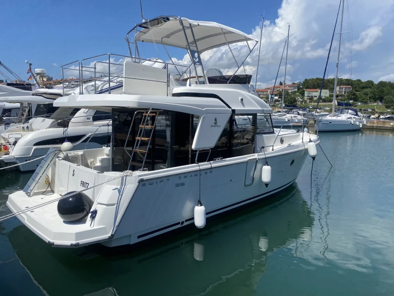 Location à Pula - Bénéteau Swift Trawler 35 sur SamBoat