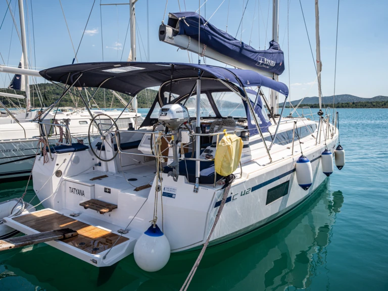 Location bateau Pirovac pas cher Bavaria C42