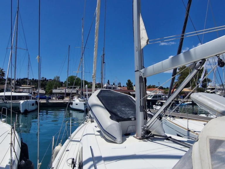 Louer Voilier avec ou sans skipper Bénéteau à Gouviá