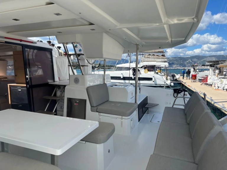 Location à Saint-Mandrier-sur-Mer - Fountaine Pajot Astrea 42 sur SamBoat
