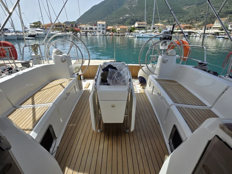Louer Voilier avec ou sans skipper Jeanneau à Kallithéa
