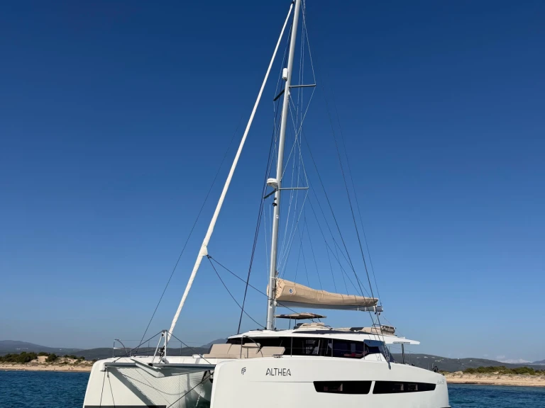 Louer Catamaran avec ou sans skipper Fountaine Pajot à Adamantas