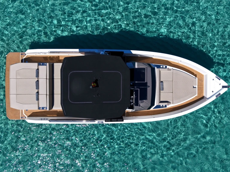 Location Bateau à moteur De Antonio avec permis