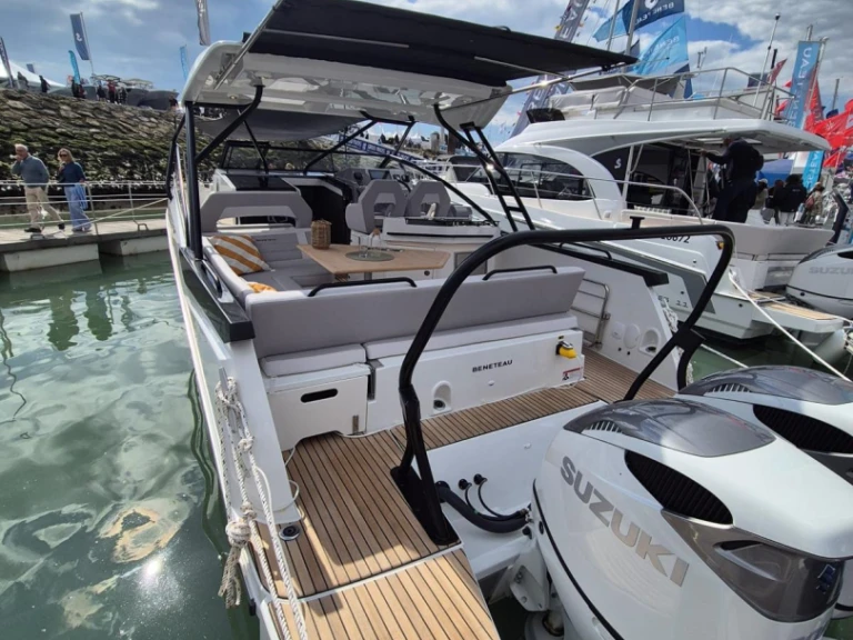 Bateau à moteur à louer à Hyères au meilleur prix