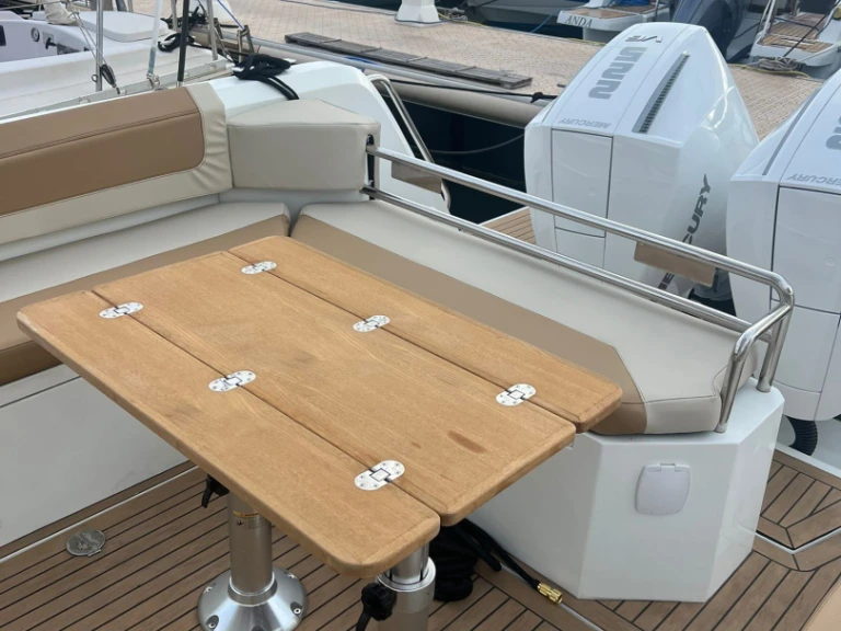 Location Bateau à moteur Pyxis avec permis
