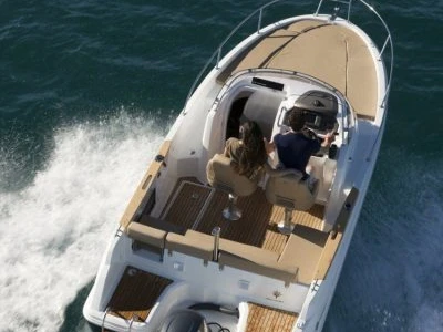Location Bateau à moteur Jeanneau avec permis