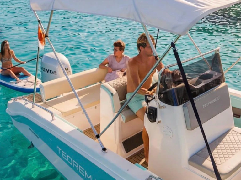 Bateau à moteur à louer à Sant Antoni de Portmany au meilleur prix