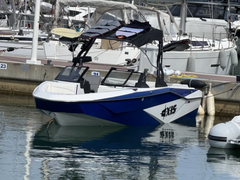 Bateau à moteur à louer à Port des Marines de Cogolin au meilleur prix