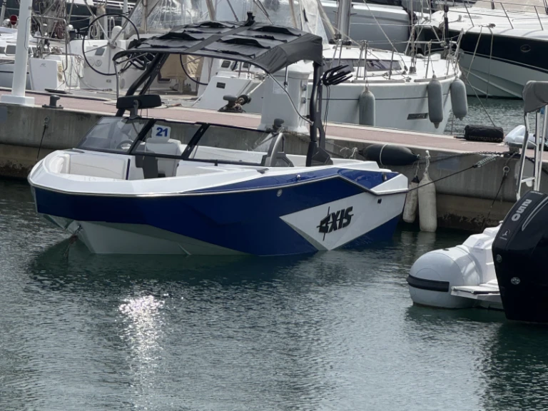 Louez un Axis T220 à Port des Marines de Cogolin