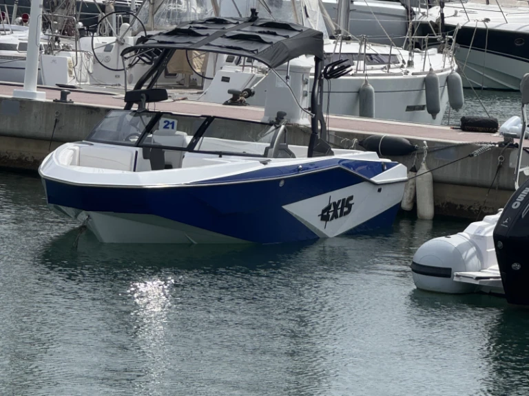 Location bateau Port des Marines de Cogolin pas cher T220
