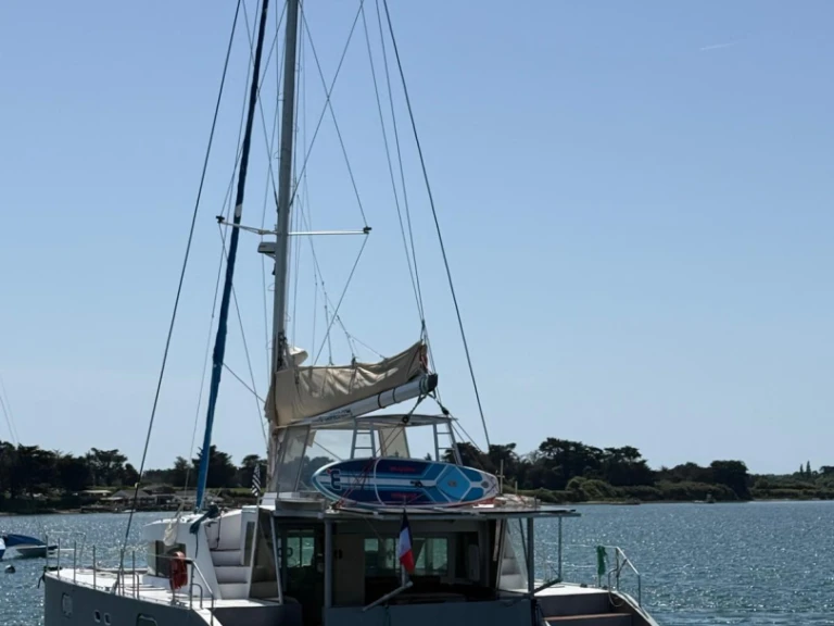 VISAGE 450 a louer à Le Marin