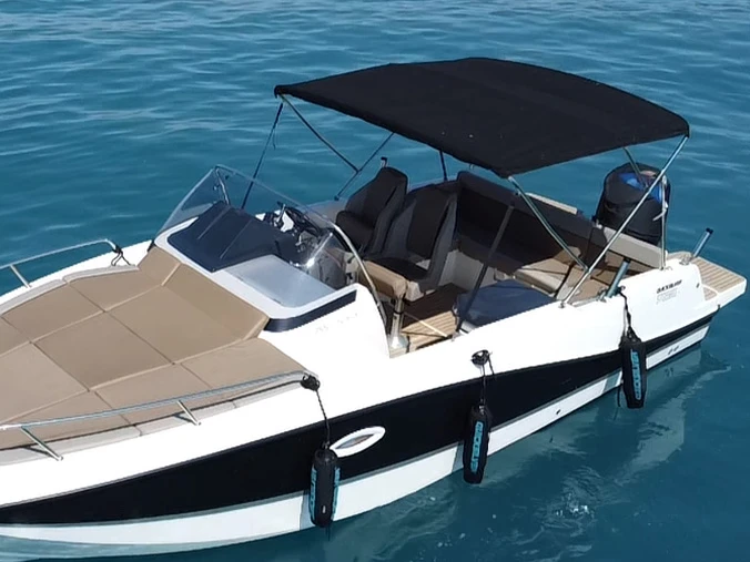 Quicksilver Activ 755 Open a louer à Antibes
