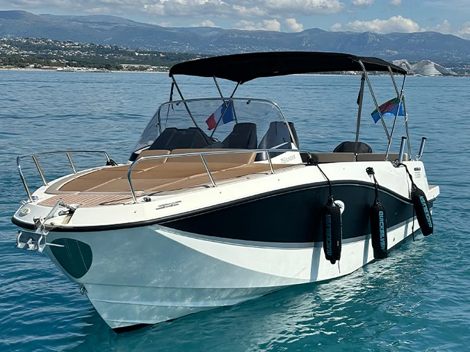 Louez un Quicksilver Activ 755 Open à Antibes