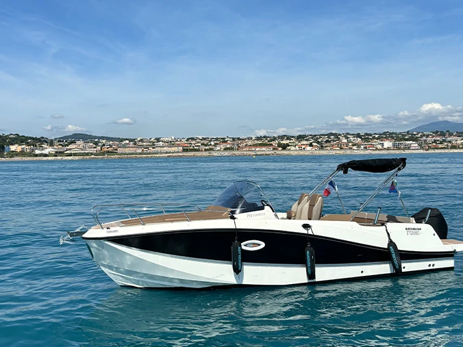 Location bateau Antibes pas cher Activ 755 Open