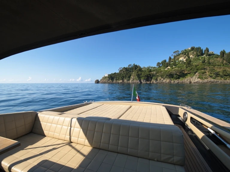 Bateau à moteur à louer à Saint-Tropez au meilleur prix