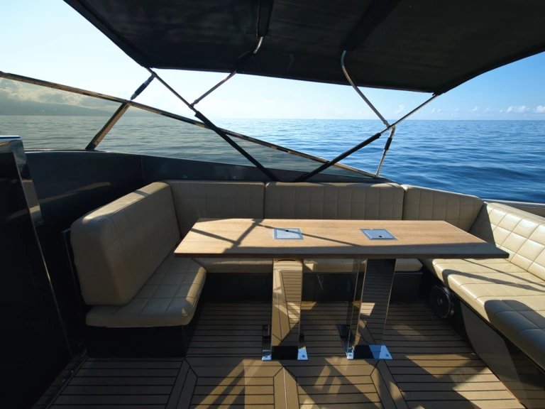 Magnum 38 a louer à Saint-Tropez
