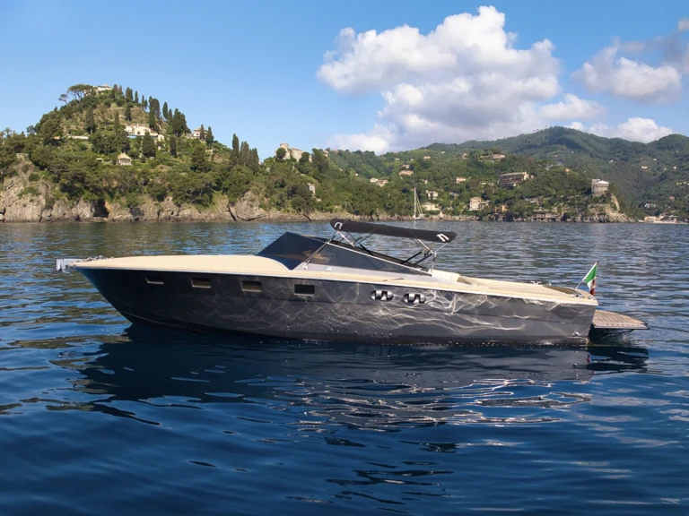 Louer Bateau à moteur avec ou sans skipper Magnum à Saint-Tropez