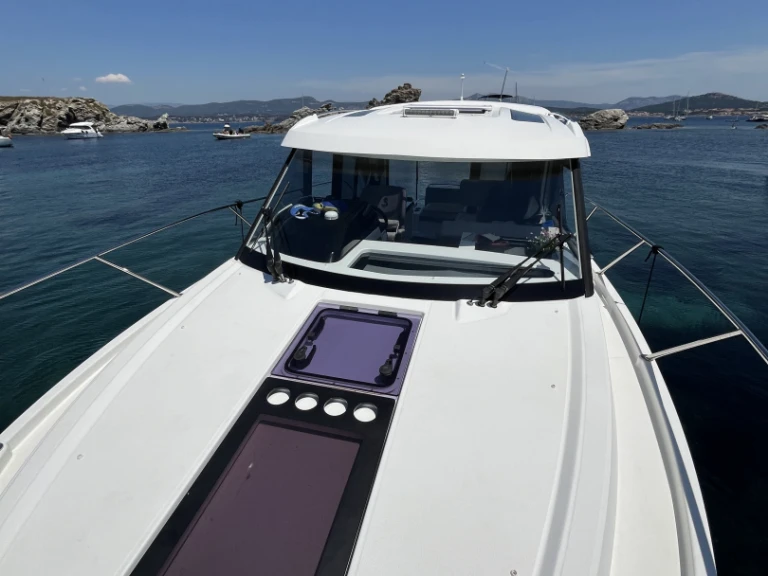 Location à Six-Fours-les-Plages - Bénéteau Antares 9 OB sur SamBoat