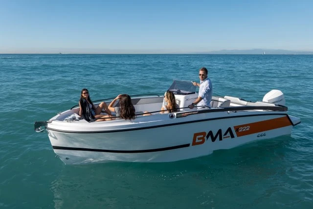 Louez un BMA BMA X199 à Port de Bonifacio