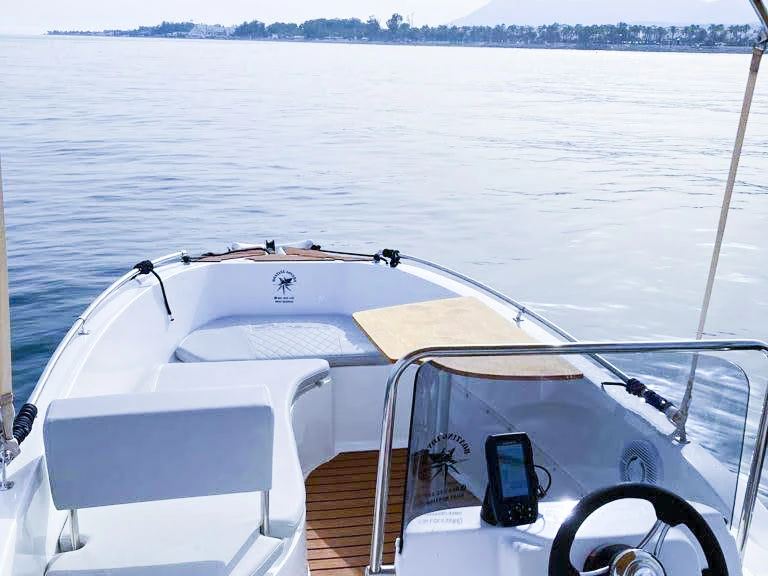 Bateau à moteur à louer à Puerto Banús au meilleur prix