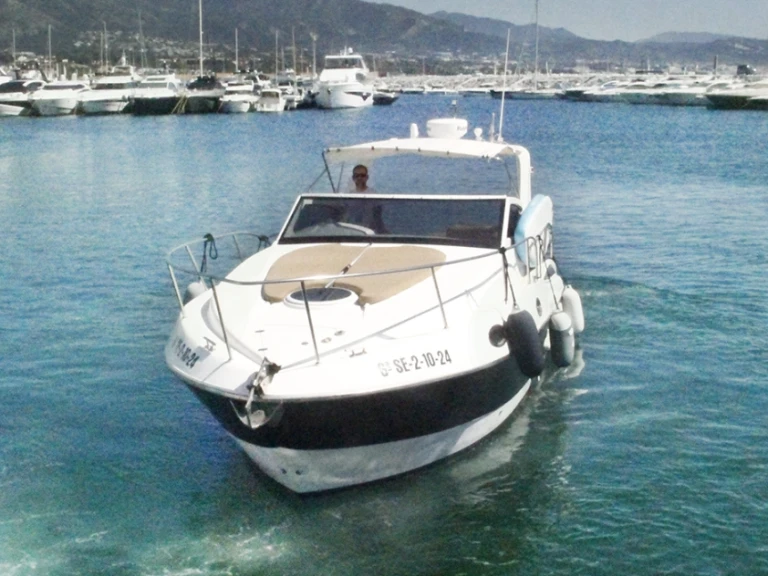 Bateau à moteur à louer à Marbella au meilleur prix