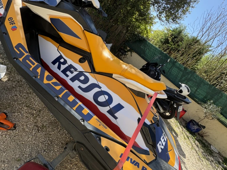 Location bateau Saint-Tropez pas cher Spark