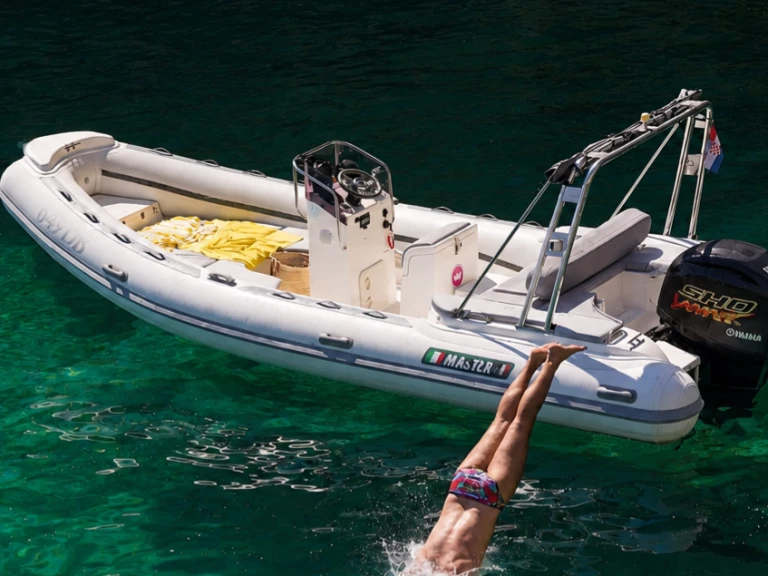 Semi-rigide à louer à Dubrovnik au meilleur prix
