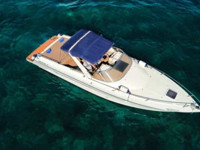 Cranchi Endurance 31 charter bareboat or skippered in  Laganás