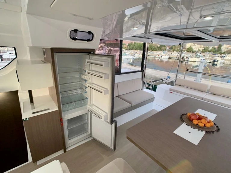 Catamaran à louer à Mrčevac au meilleur prix