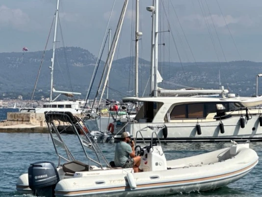 Louez un Capelli Tempest 626 Ivory à Toulon