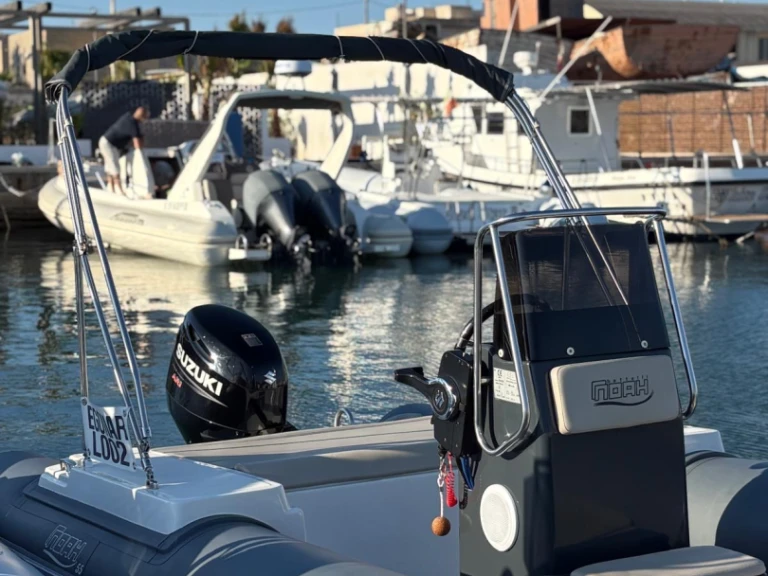 Louer Semi-rigide avec ou sans skipper Noah à Trapani